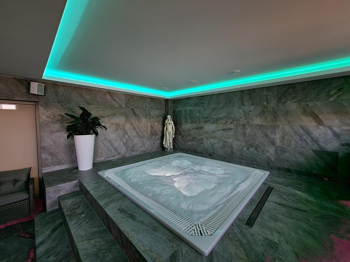 Chaty Krusetnica S Luxusnym Privatnym Wellness Экстерьер фото